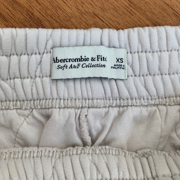 Abercrombie & Fitch | Quilted Lounge Shorts - Cream - Picture 4 of 4
